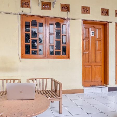 Hotel Reddoorz At Kuning Gh Jatinangor à Sayang Extérieur photo
