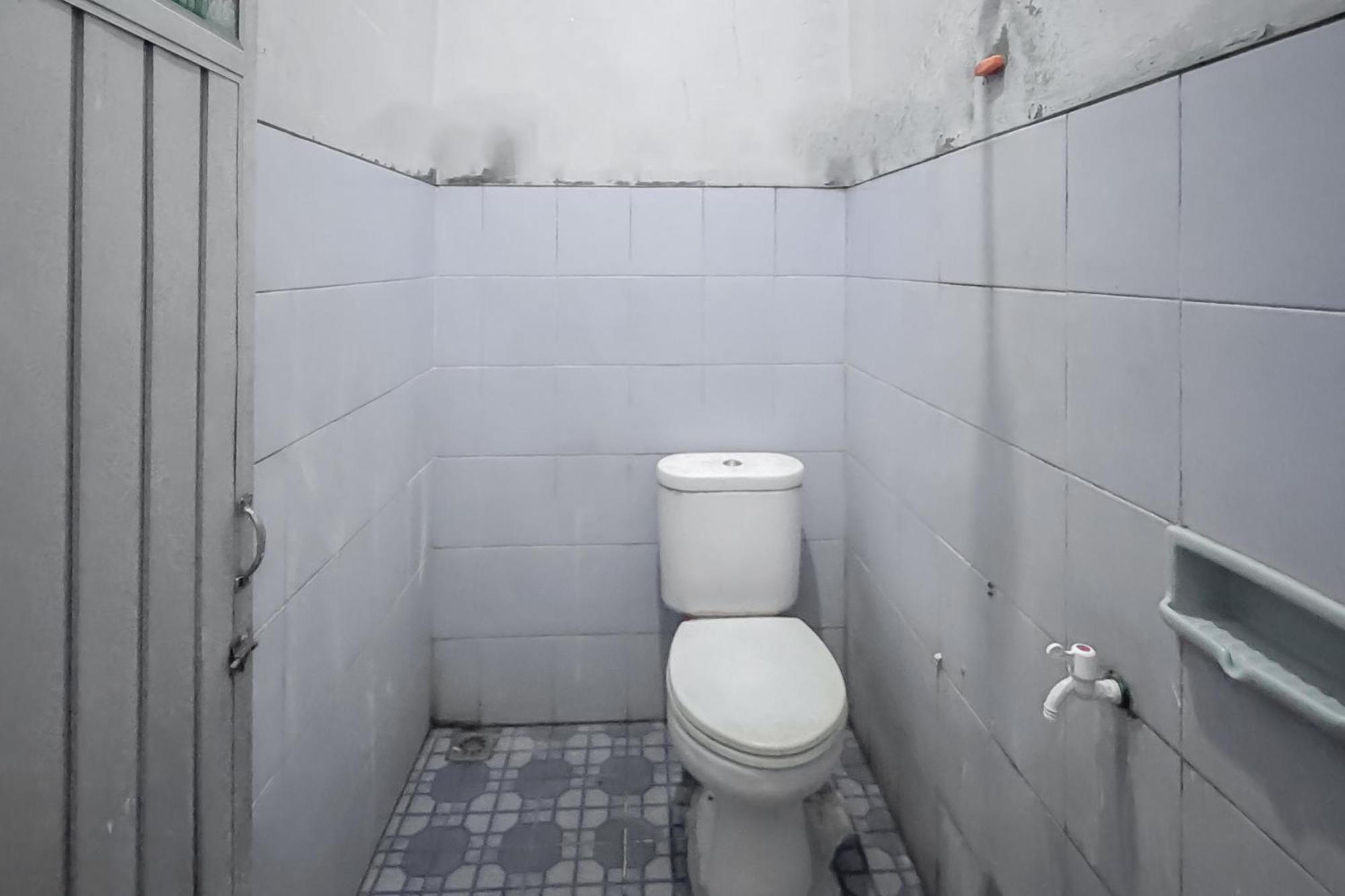 Hotel Reddoorz At Kuning Gh Jatinangor à Sayang Extérieur photo
