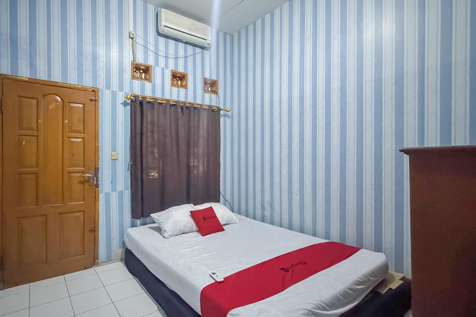 Hotel Reddoorz At Kuning Gh Jatinangor à Sayang Extérieur photo
