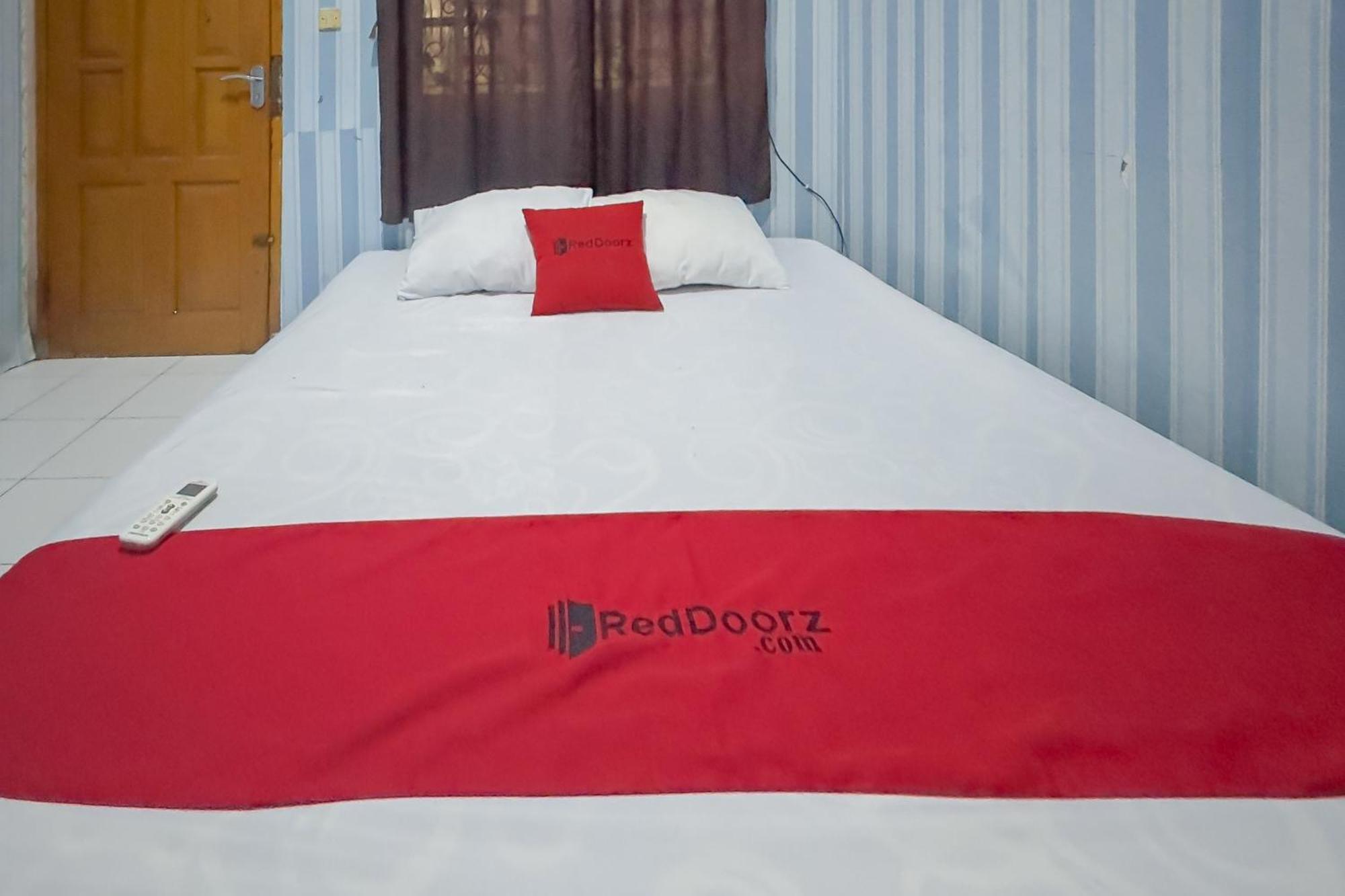 Hotel Reddoorz At Kuning Gh Jatinangor à Sayang Extérieur photo