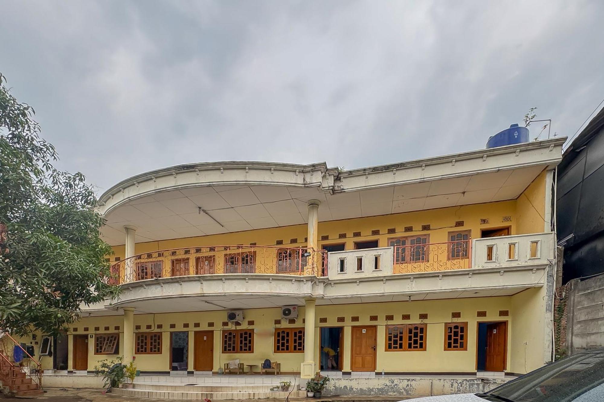 Hotel Reddoorz At Kuning Gh Jatinangor à Sayang Extérieur photo